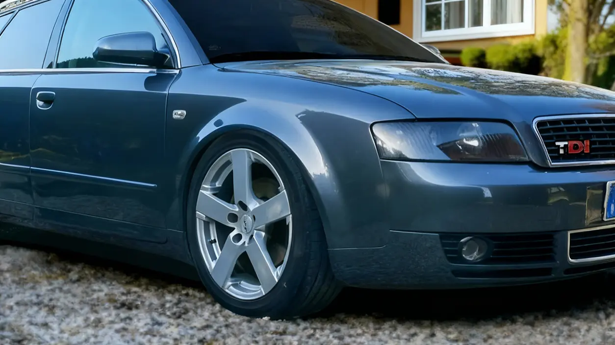 Primo piano di un'auto diesel parcheggiata su un vialetto residenziale