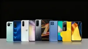 Una fila di smartphone moderni disposti su una superficie chiara con sfondo nero