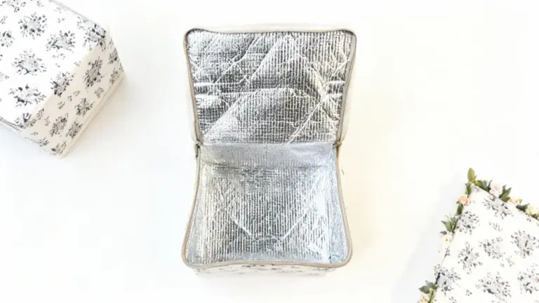 Contenitore isolante aperto con rivestimento termico riflettente all'interno